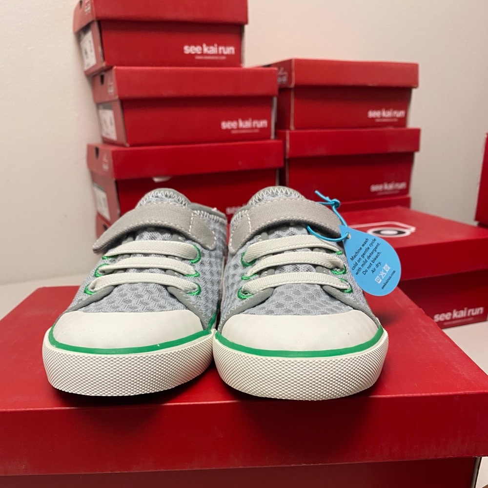 See Kai Run Boys' Saylor Sneaker, Gray - Picture 2 of 6